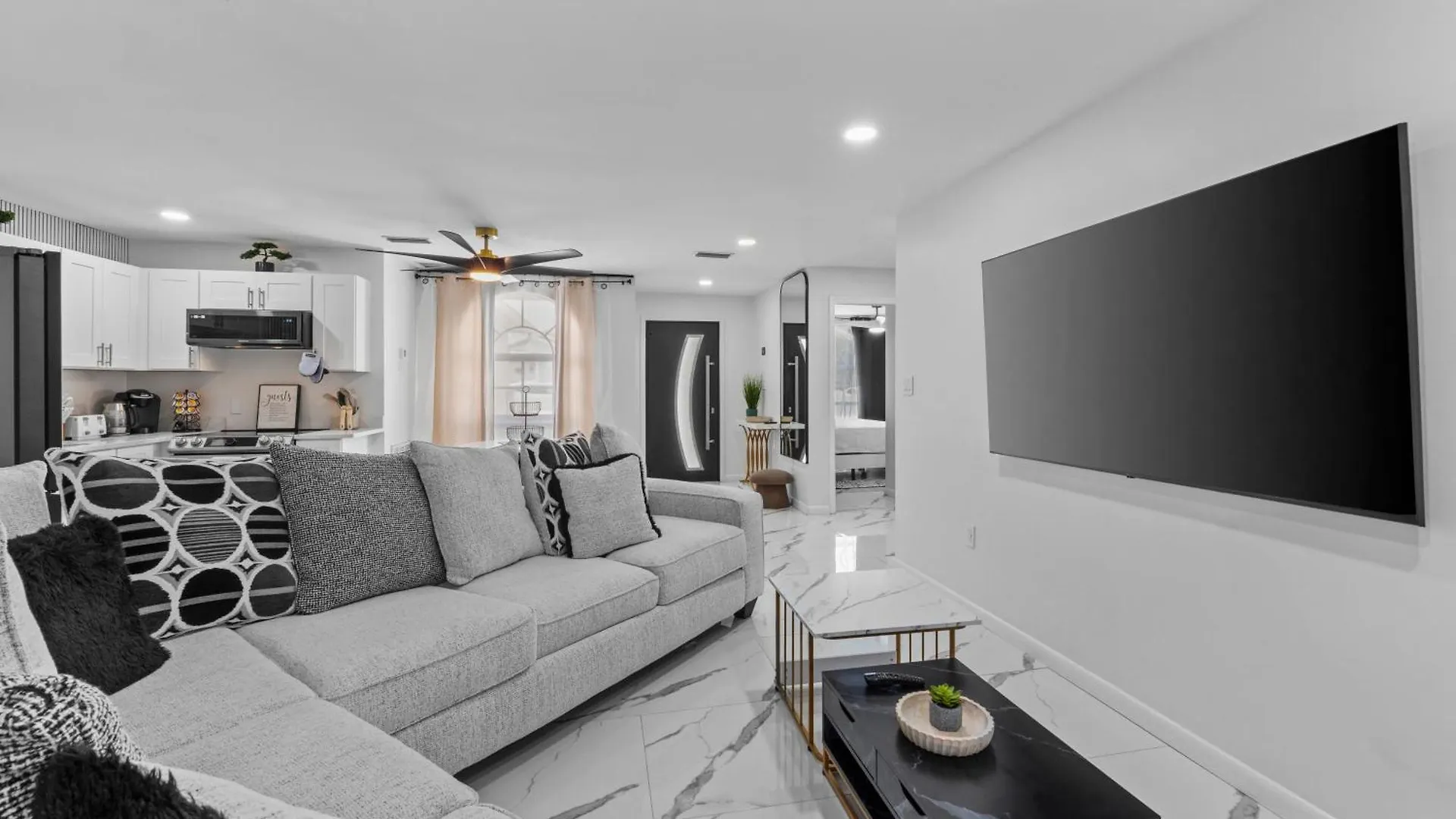 Luxury Apartment 1 Mile Away From Raymond James Stadium Tampa