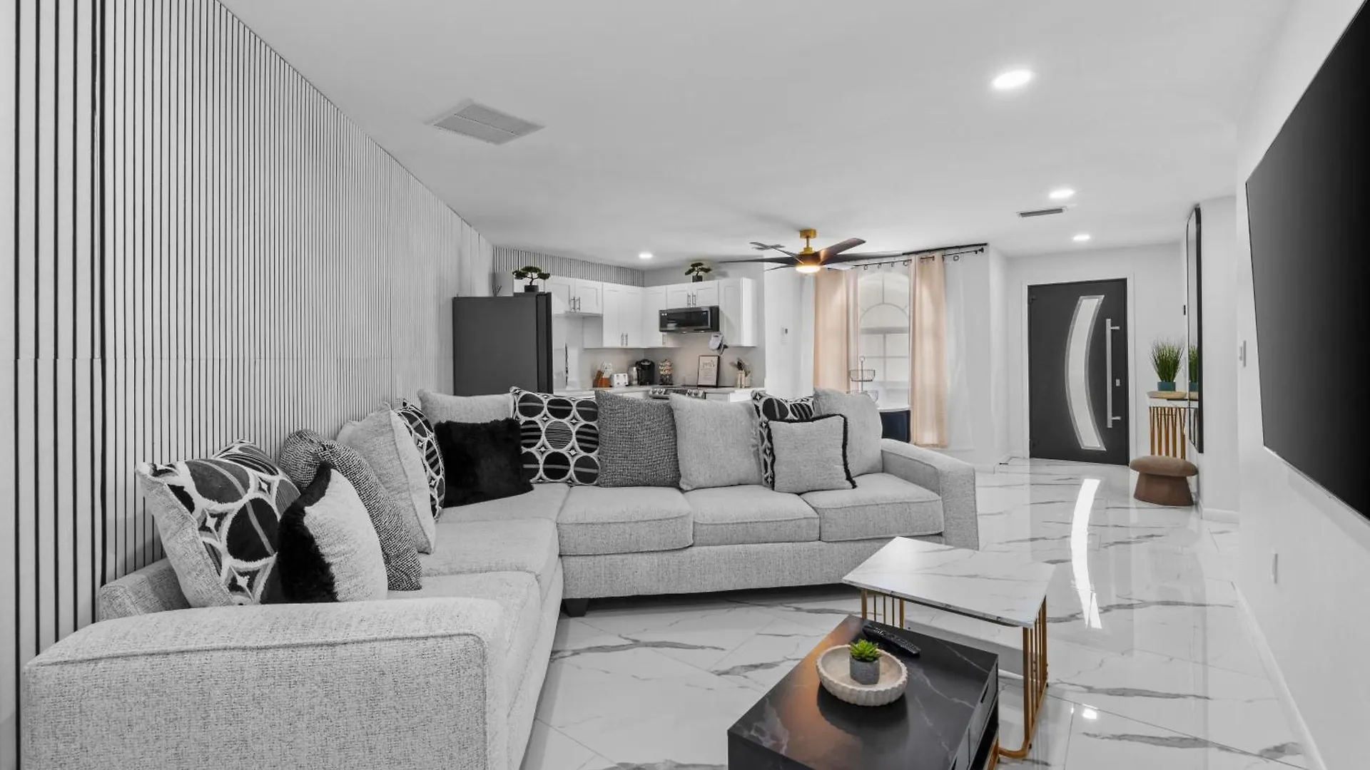 Luxury Apartment 1 Mile Away From Raymond James Stadium Tampa
