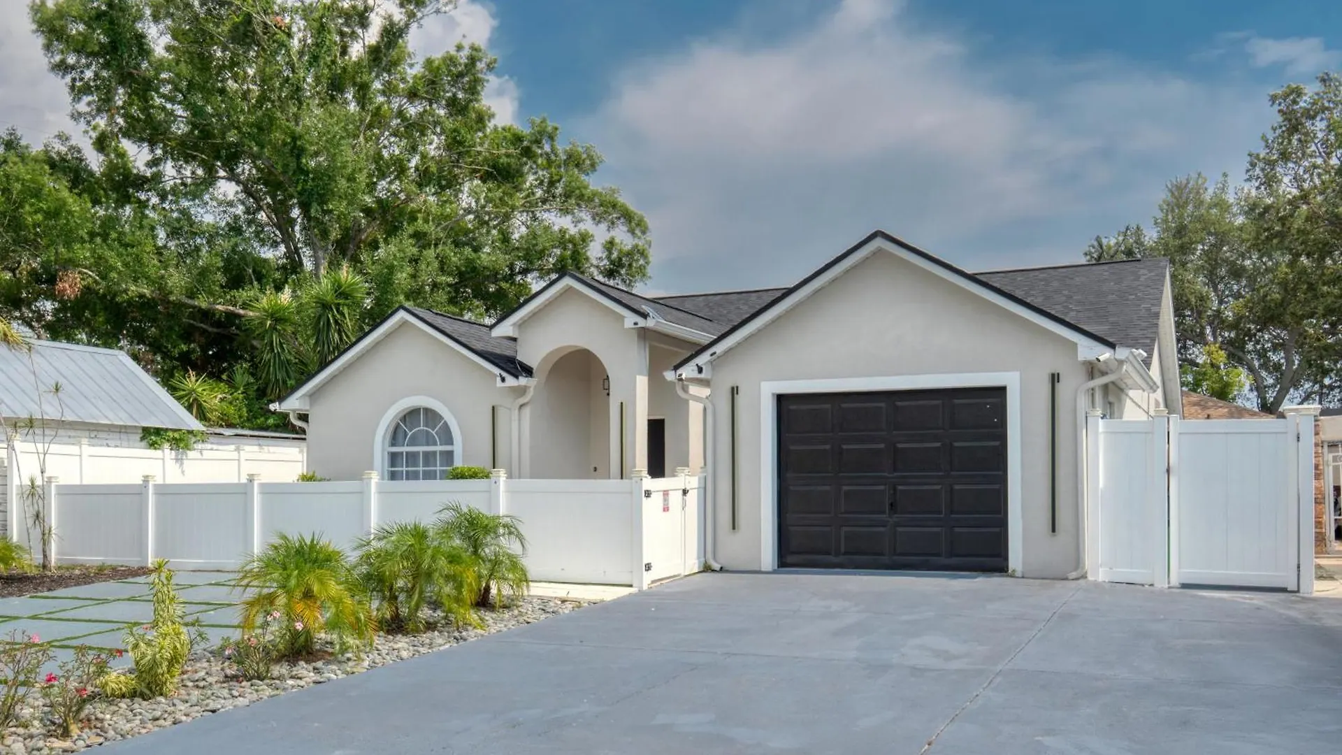 Luxury Apartment 1 Mile Away From Raymond James Stadium Tampa