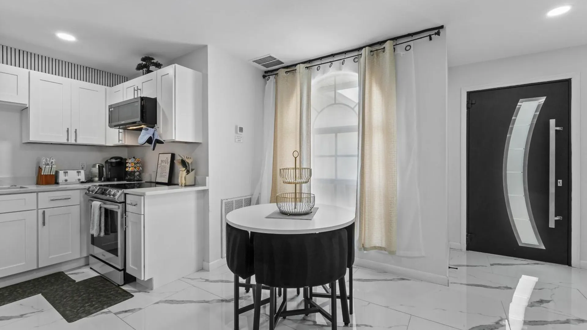 Luxury Apartment 1 Mile Away From Raymond James Stadium Tampa USA